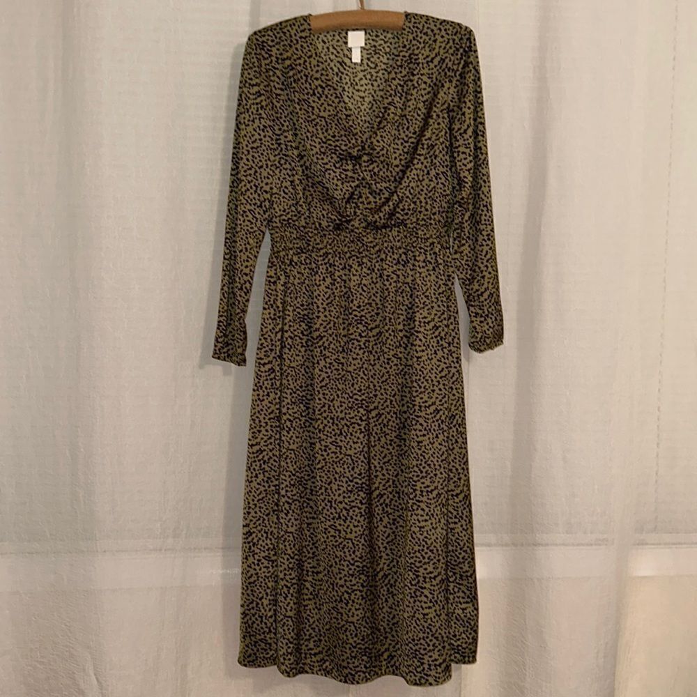 H&M 8 Moth Green Black Animal Print Long Sleeve V-Neck Maxi Dress